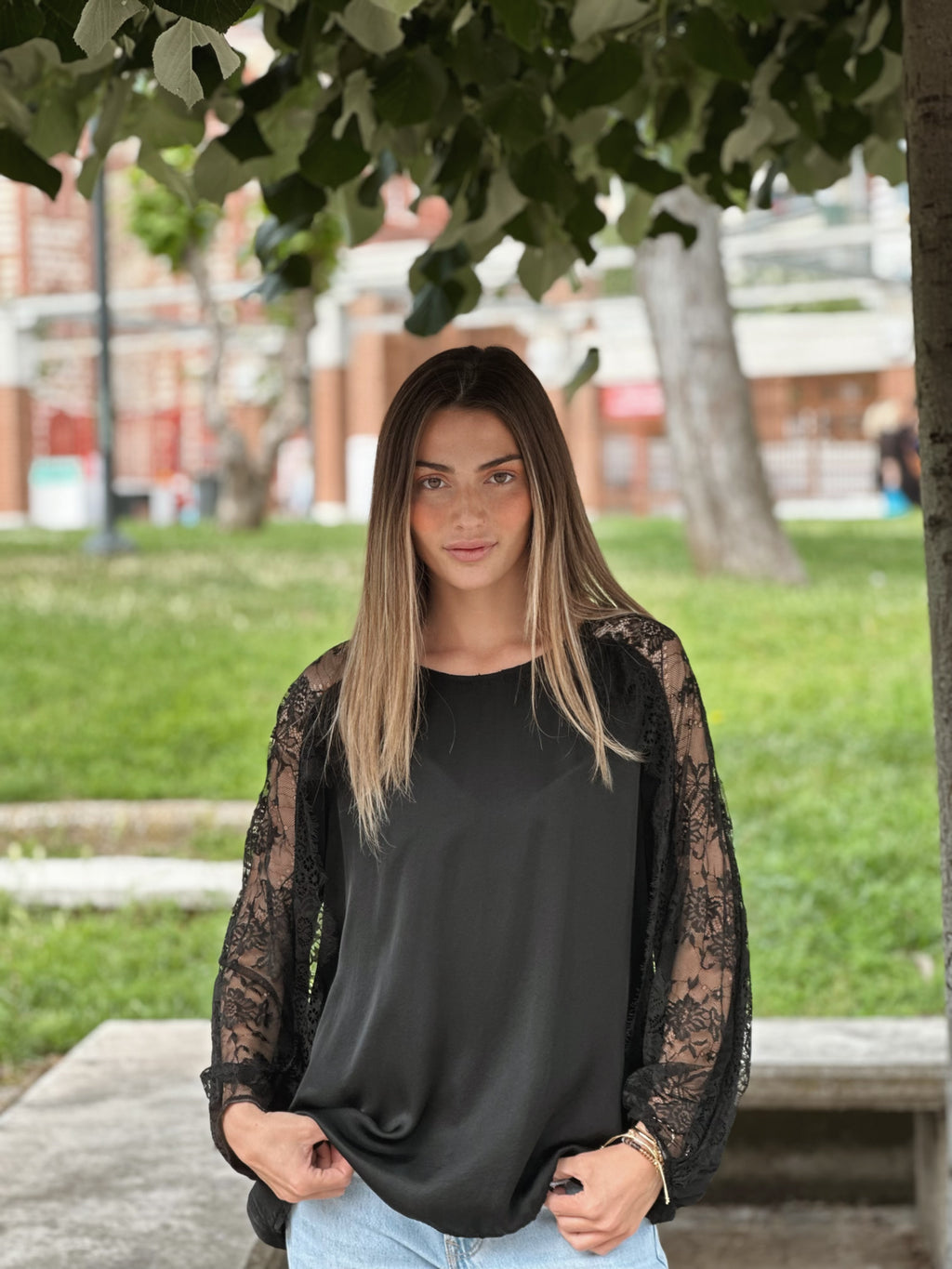 BLOUSE WITH DANTELLA