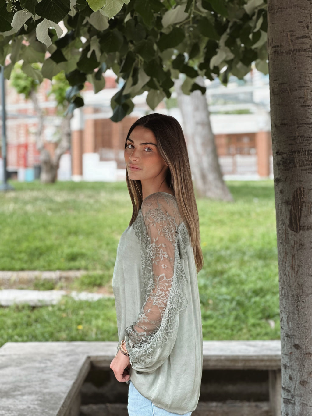 BLOUSE WITH DANTELLA