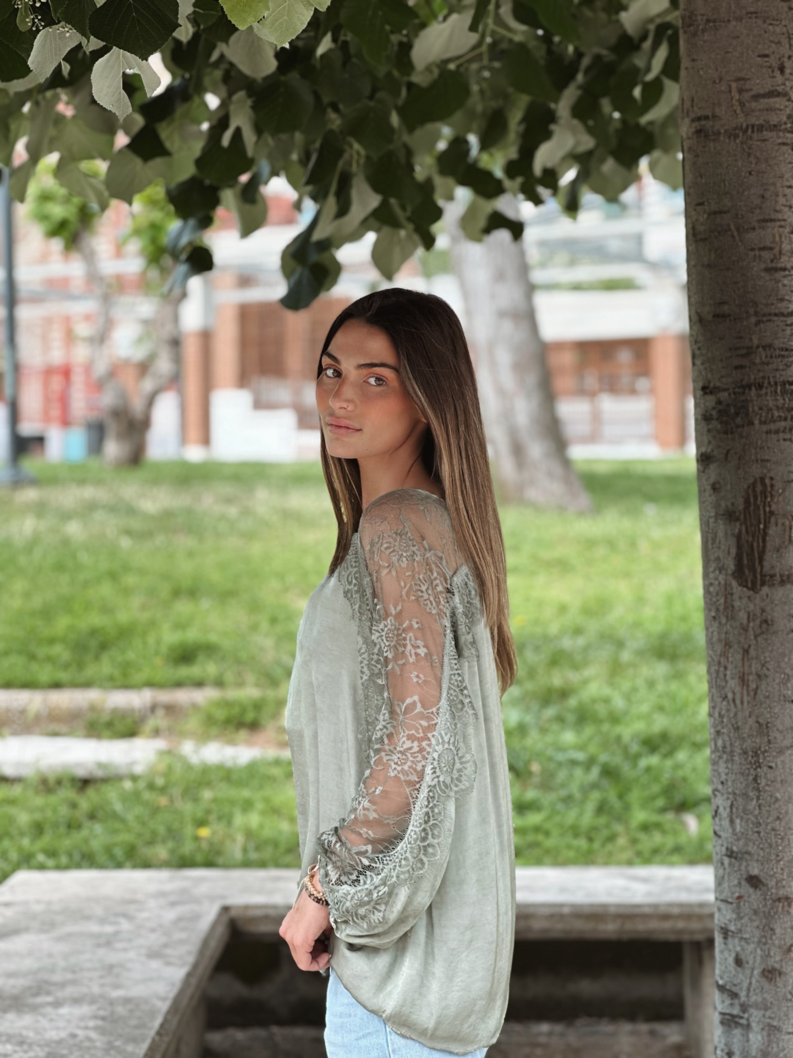 BLOUSE WITH DANTELLA