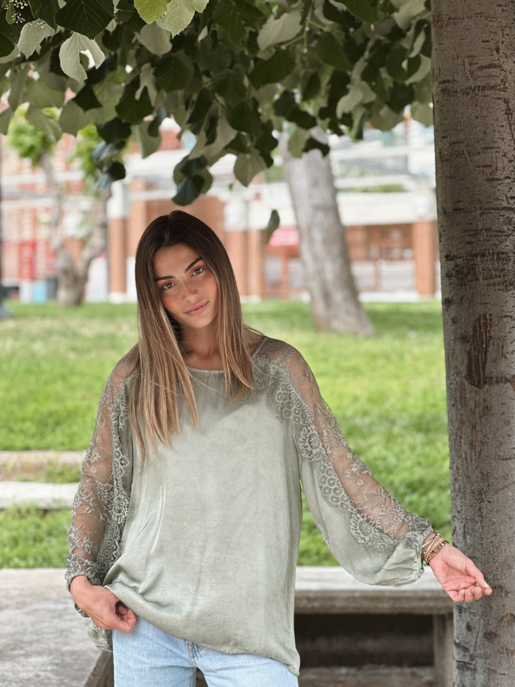 BLOUSE WITH DANTELLA