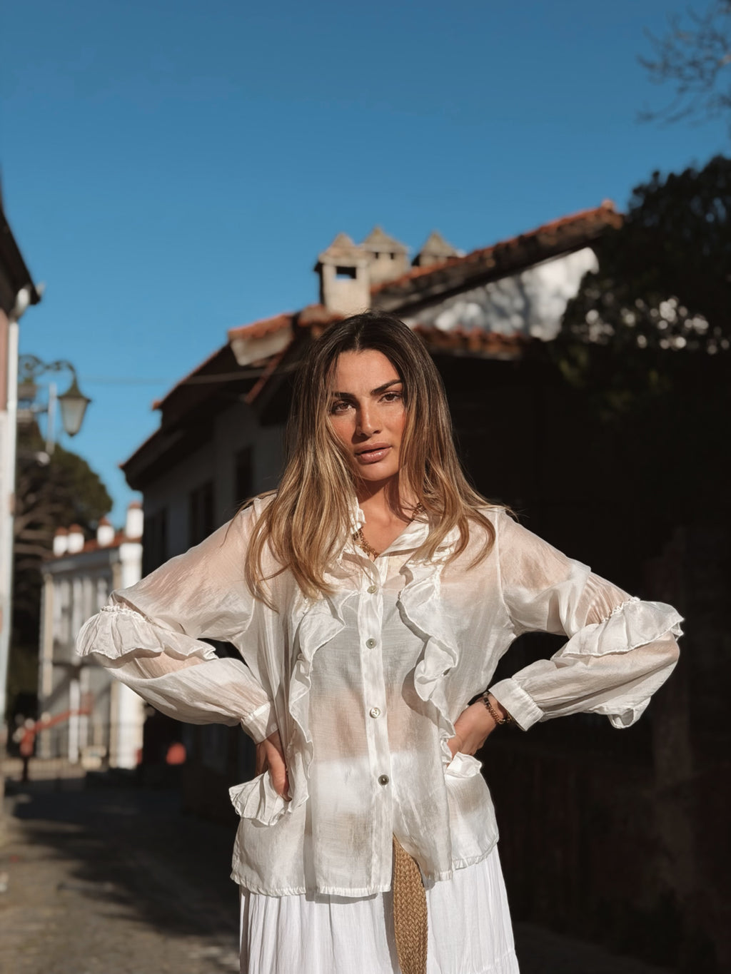 Amelia Μπλούζα