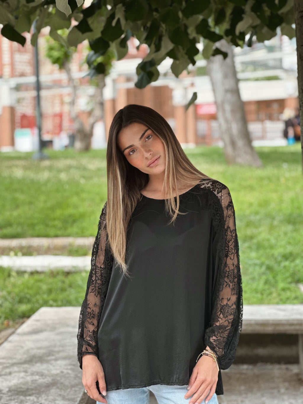 BLOUSE WITH DANTELLA