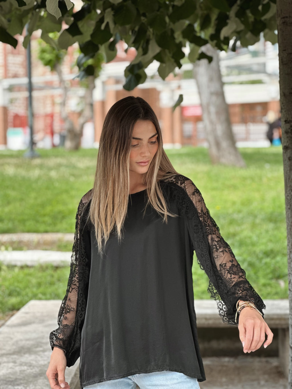 BLOUSE WITH DANTELLA