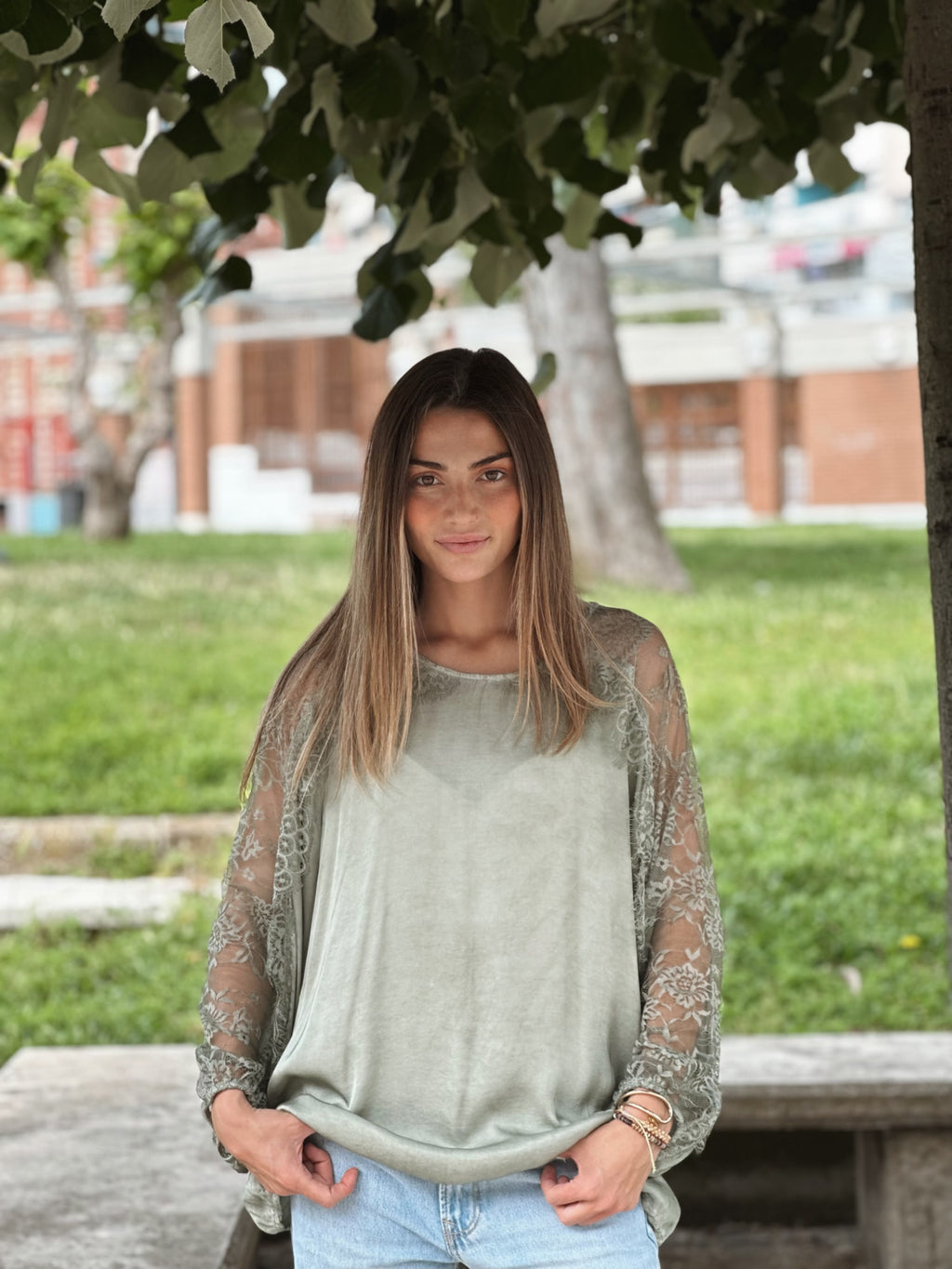 BLOUSE WITH DANTELLA