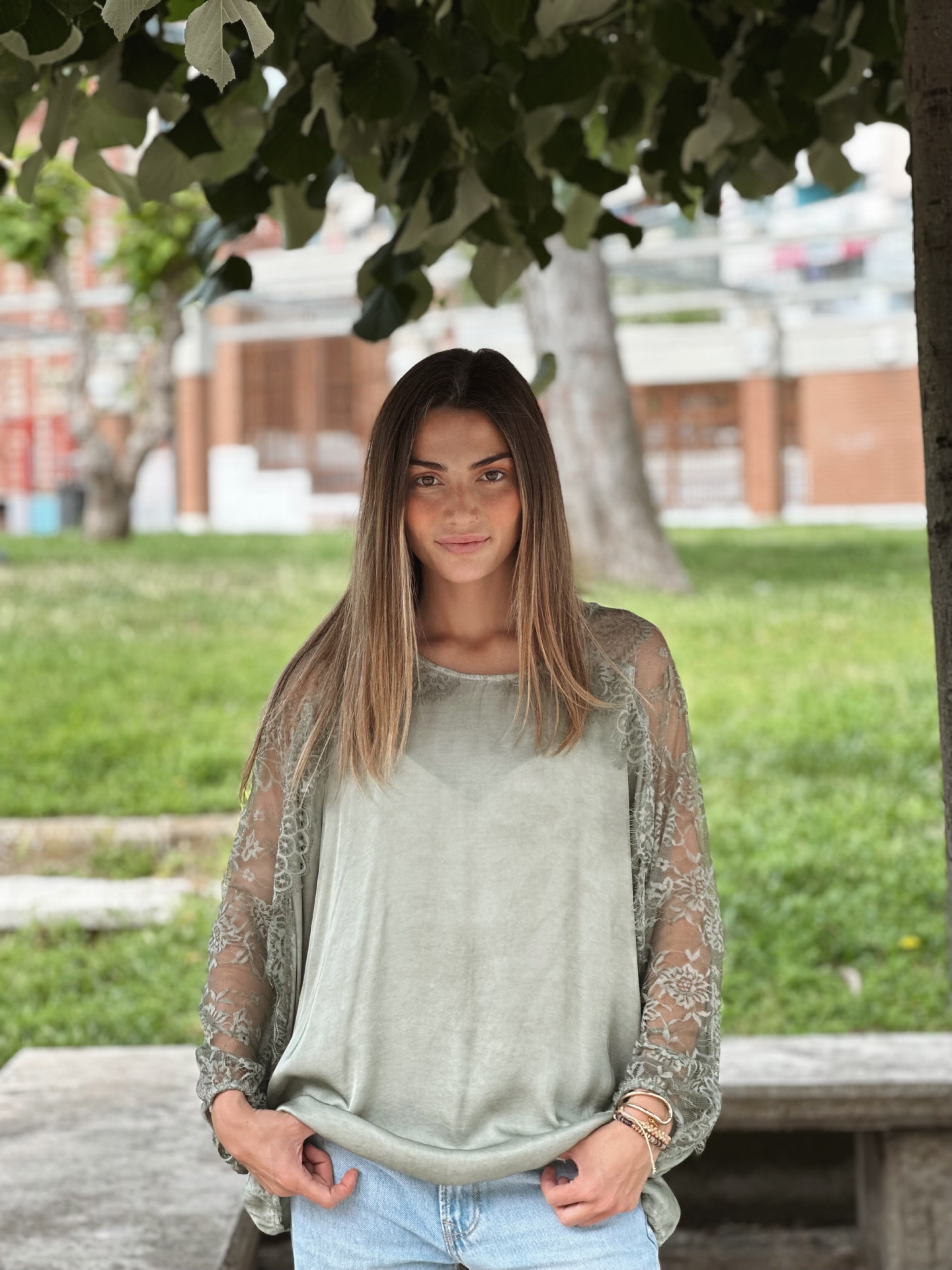BLOUSE WITH DANTELLA