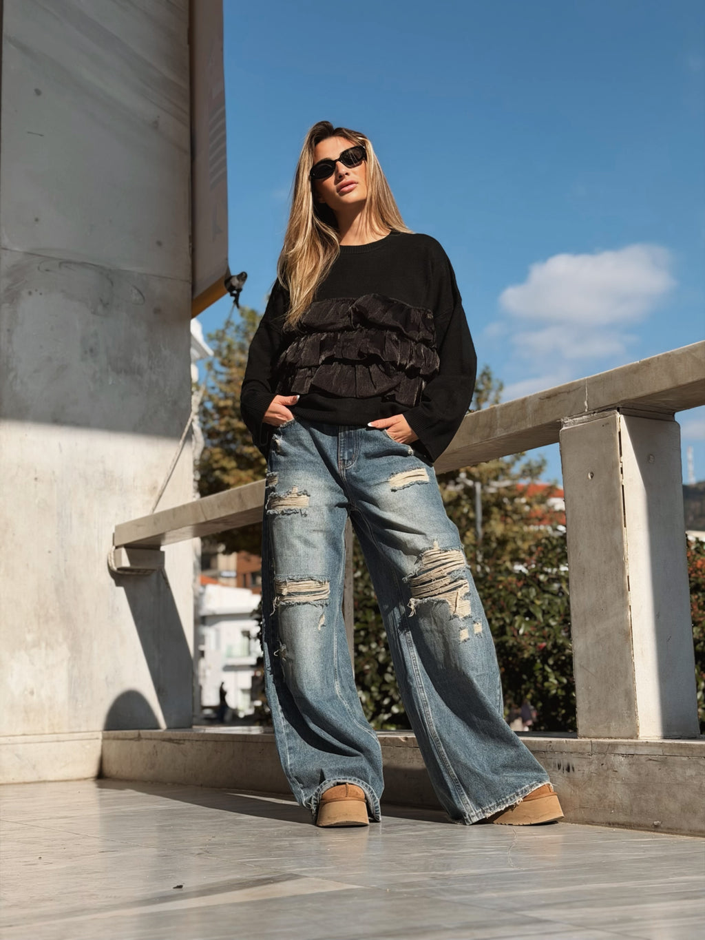Baggy riped denim