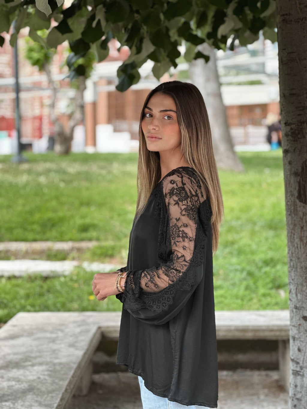 BLOUSE WITH DANTELLA