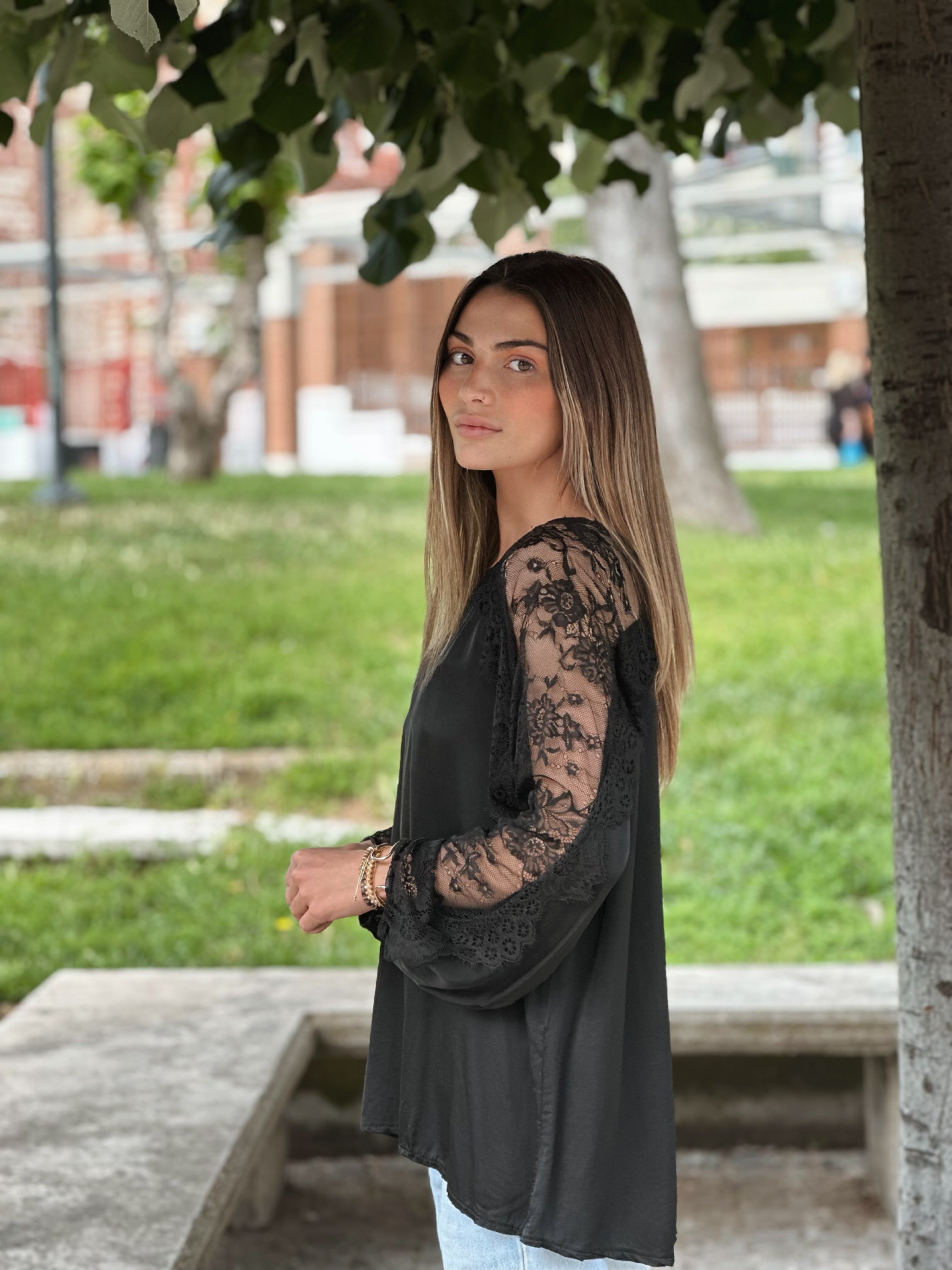 BLOUSE WITH DANTELLA